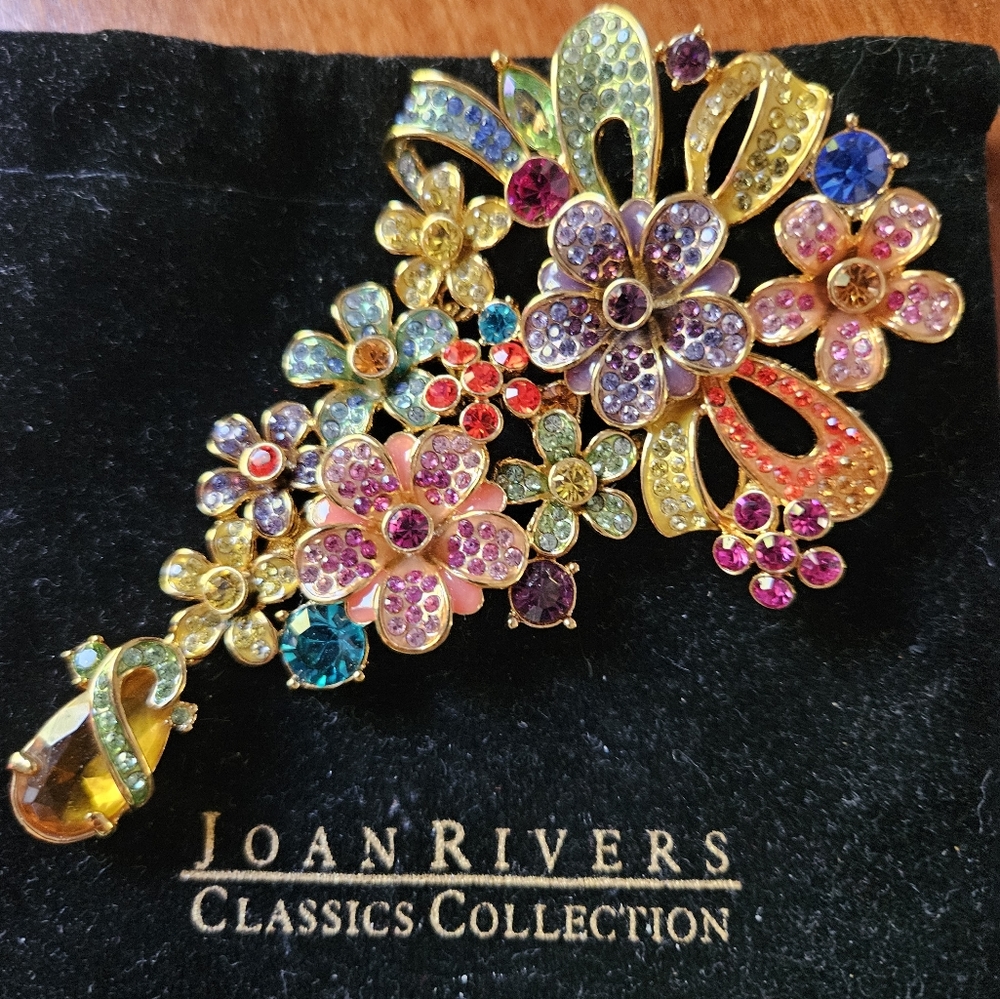Joan Rivers limited edition pin ....rare